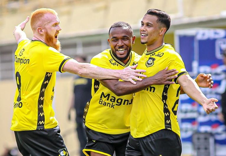 imagem da materia: São Bernardo goleia Capivariano em abertura do Paulistão