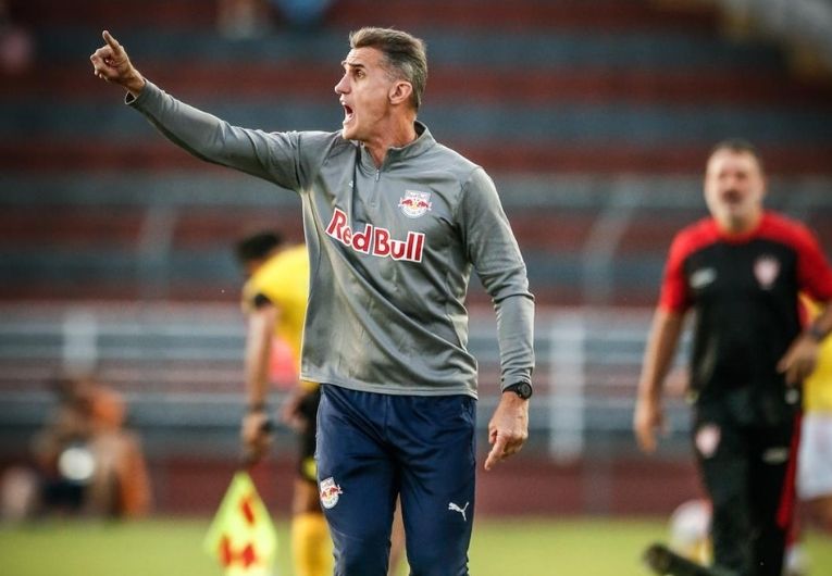 imagem da materia: Vagner Mancini afirma que Bragantino ainda busca reforços