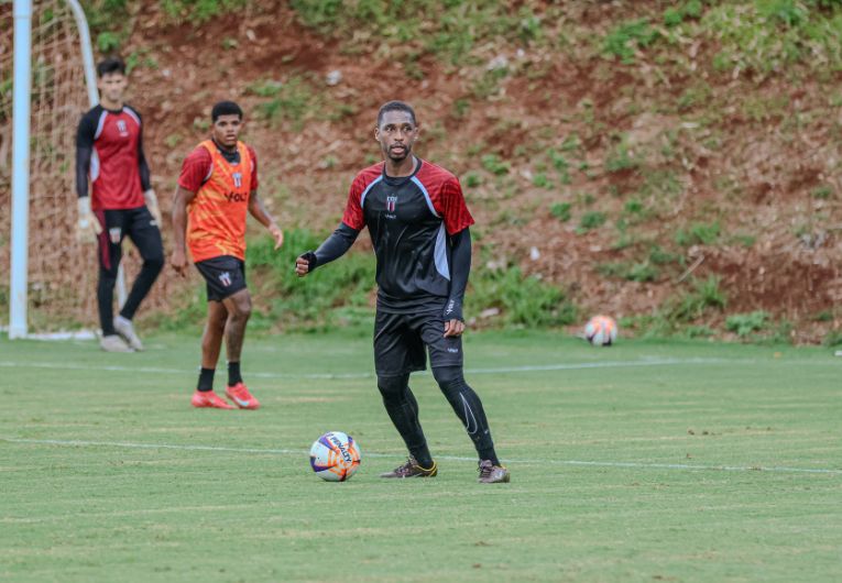 imagem da materia: Matheus Sales relembra período afastados dos gramados