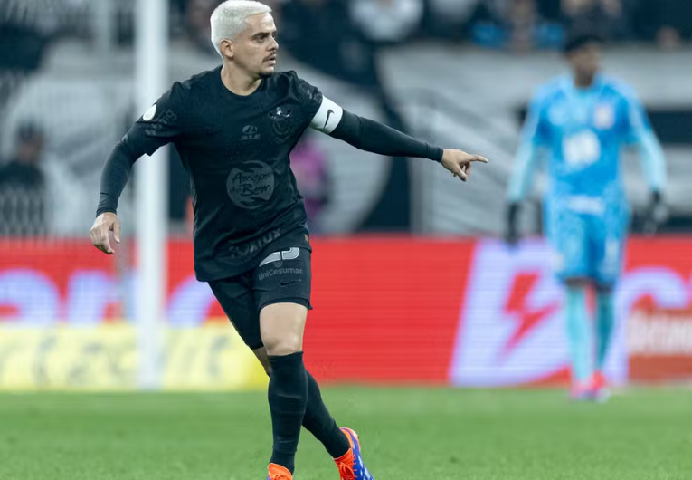 imagem da materia: Corinthians rescinde com Fagner, que deve seguir no Cruzeiro