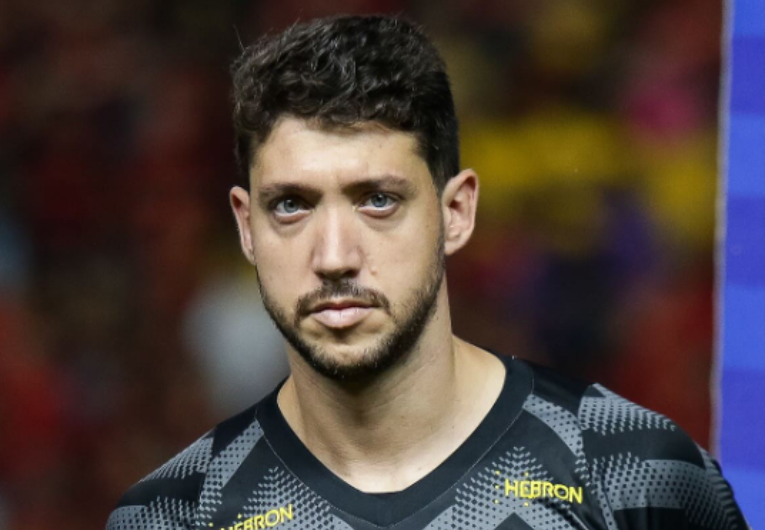 imagem da materia: Guarani se aproxima de acerto com o goleiro Caíque França