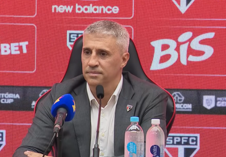 imagem da materia: Crespo elogia desempenho tático e reforça espírito de equipe no São Paulo