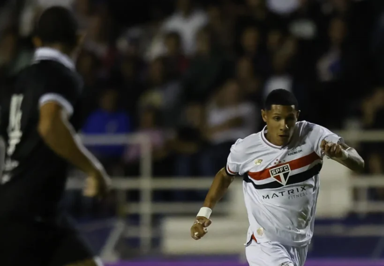 imagem da materia: São Paulo vence Botafogo e avança à semifinal da Copinha