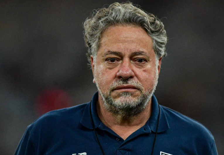 imagem da materia: Julio Casares renuncia à presidência do São Paulo após votação
