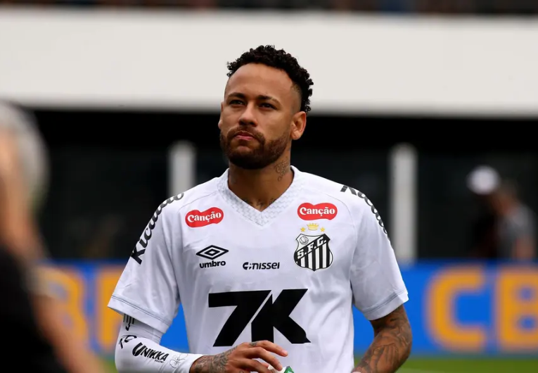 imagem da materia: Pai de Neymar revela que atleta pensou em parar após lesão
