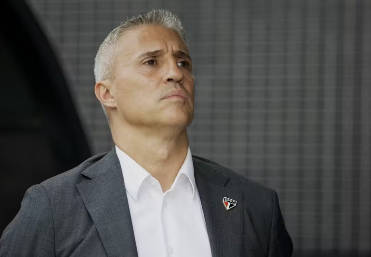 imagem da materia: Hernán Crespo confirma saída Alisson e descarta troca com o Corinthians