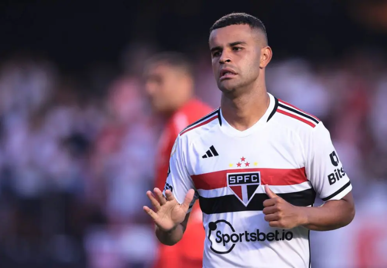 imagem da materia: São Paulo impõe condições para emprestar Alisson ao rival