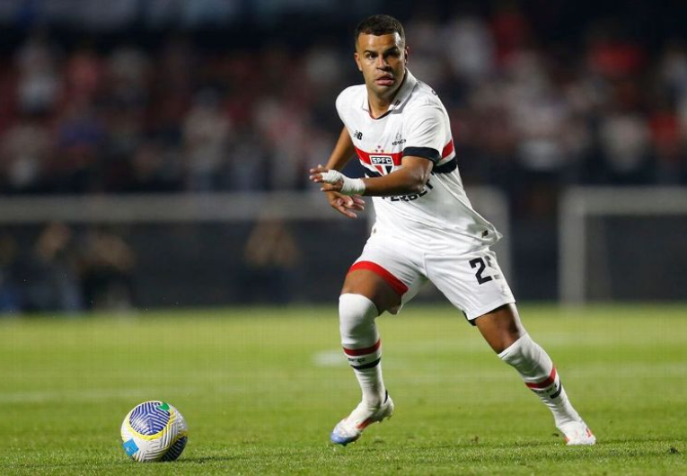 imagem da materia: Corinthians consulta Alisson, mas São Paulo descarta saída