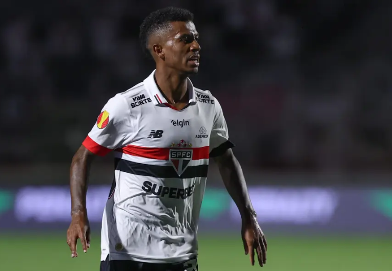 imagem da materia: São Paulo descarta troca e mantém Marcos Antônio no elenco