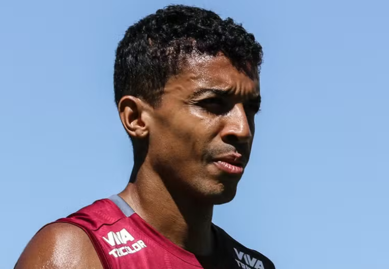 imagem da materia: Luiz Gustavo chega ao Athletico e comenta crise no São Paulo