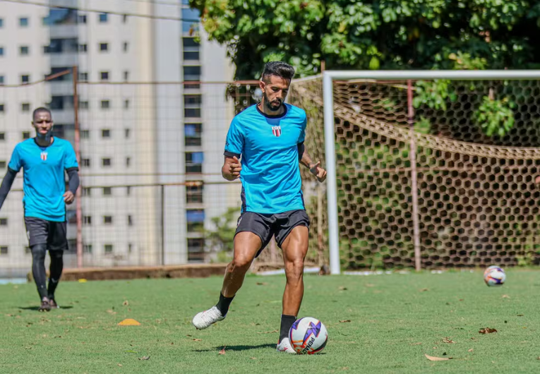 imagem da materia: Jonathan recupera de trauma no pé e deve retornar contra Novorizontino