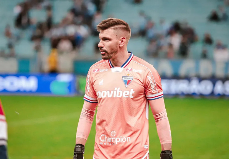 imagem da materia: Corinthians encaminha contratação por empréstimo do goleiro João Ricardo