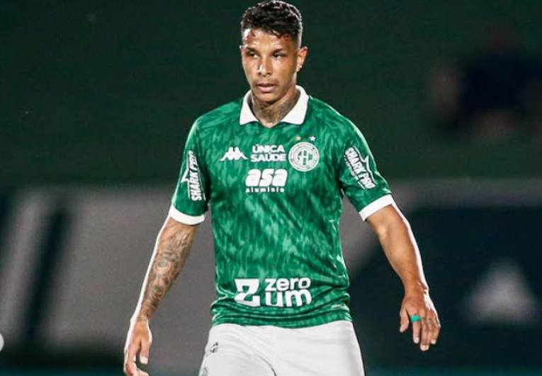 imagem da materia: Guarani acerta saída do zagueiro Allyson