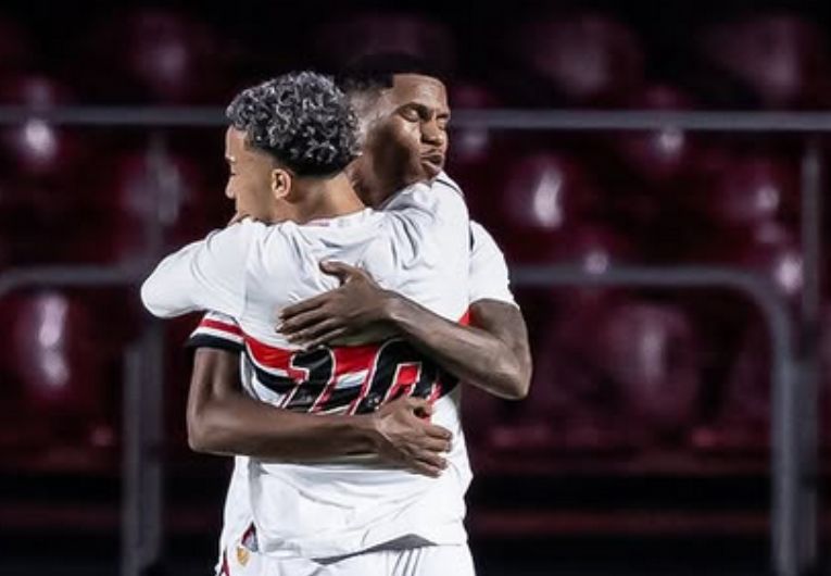 imagem da materia: São Paulo goleia Ibrachina e vai à final da Copinha 2026