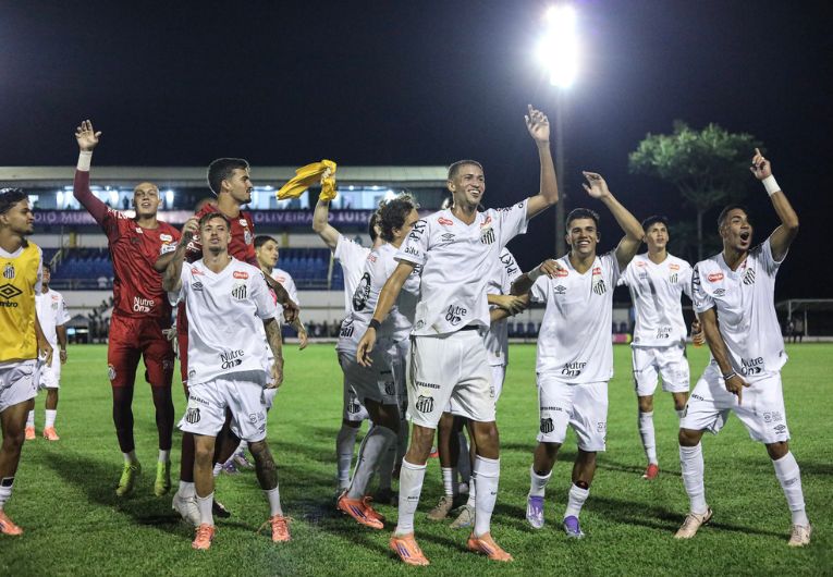imagem da materia: Santos bate Real Brasília e estreia na Copinha com liderança