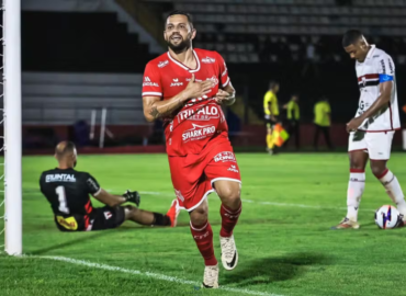 Felipe Azevedo deixa o Capivariano e acerta com o Botafogo-PB