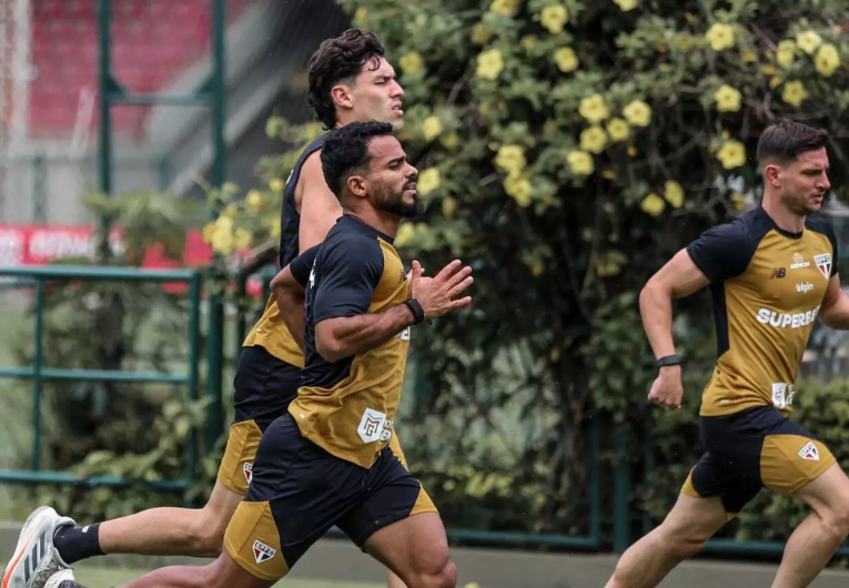 imagem da materia: São Paulo ganha reforço de trio para semifinal contra o Palmeiras