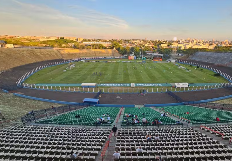 imagem da materia: Grêmio Prudente x Ferroviária: onde assistir e escalações