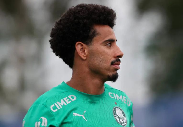 imagem da materia: Lucas Evangelista comenta sobre período lesionado