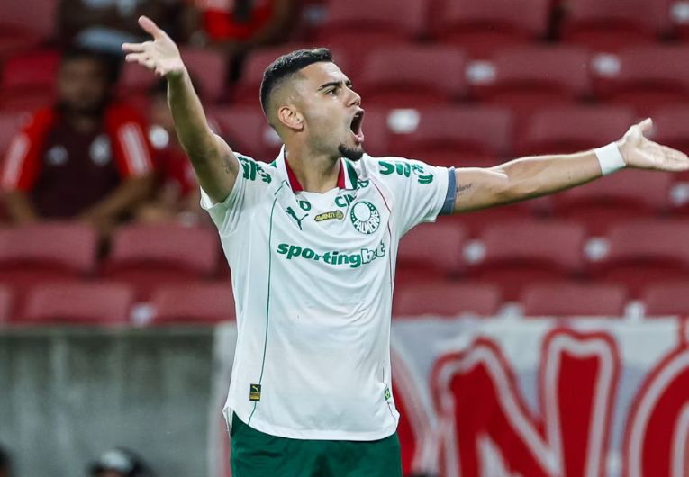 imagem da materia: Andreas Pereira brilha como garçom no Palmeiras