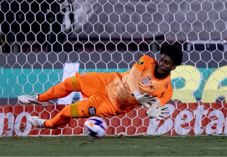 imagem da materia: Nos pênaltis, Corinthians derrota Portuguesa e avança no Paulista