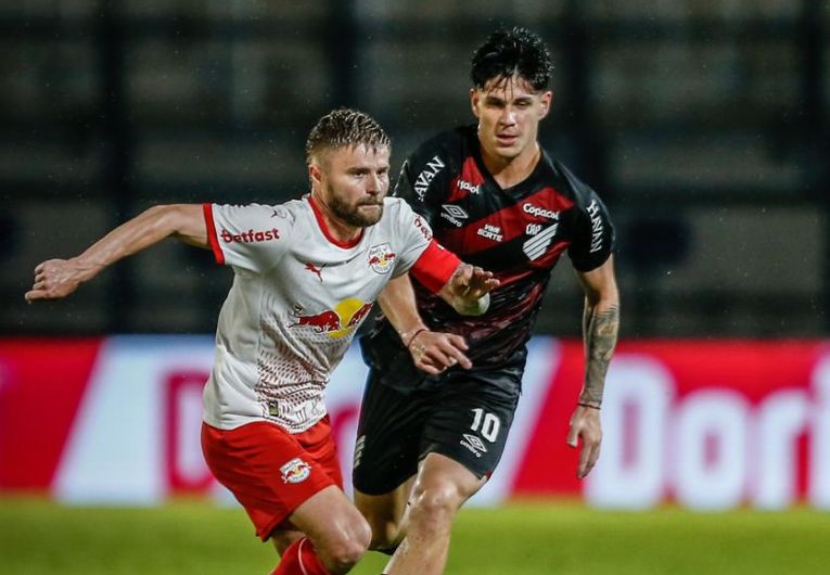 imagem da materia: Sasha sobre empate com o Athletico: “Não foi um mau resultado