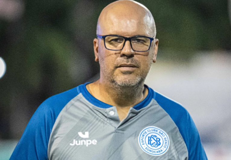 imagem da materia: São Bento anuncia saída do técnico Alan Dotti
