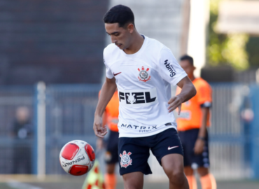 Corinthians renova contrato do lateral-esquerdo João Vitor Tabone
