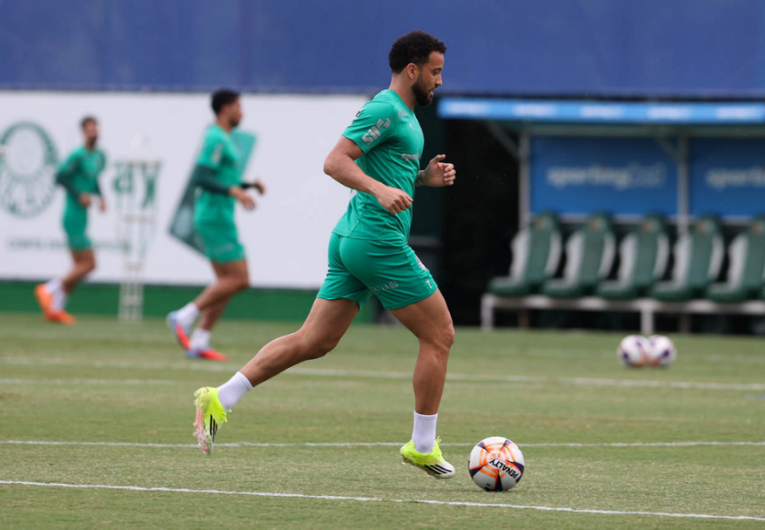 imagem da materia: Felipe Anderson se lesiona em treino e vira baixa no Palmeiras