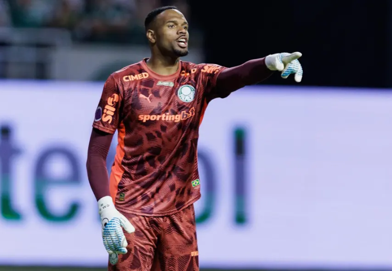 imagem da materia: Carlos Miguel quer virar ídolo no Palmeiras: “Hoje sou gigante só pelo tamanho”