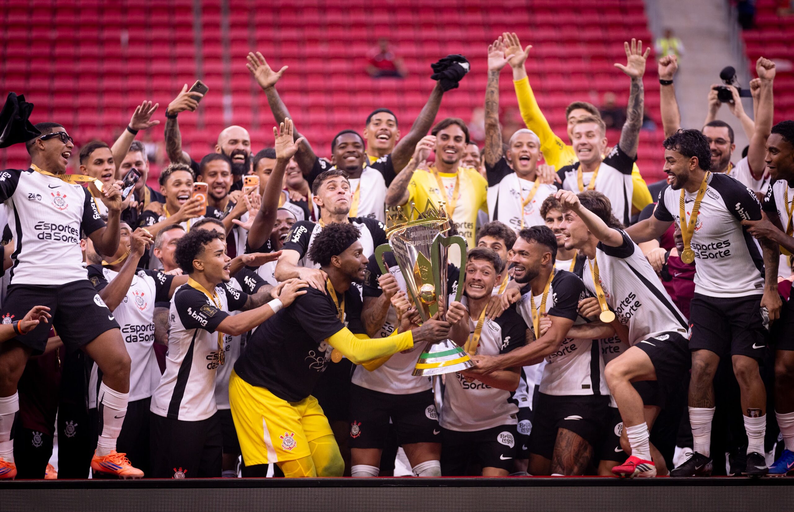 imagem da materia: Corinthians alia solidez e eficiência para conquistar a Supercopa