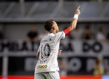 “Um dia de cada vez”, diz Neymar após decidir vitória do Santos