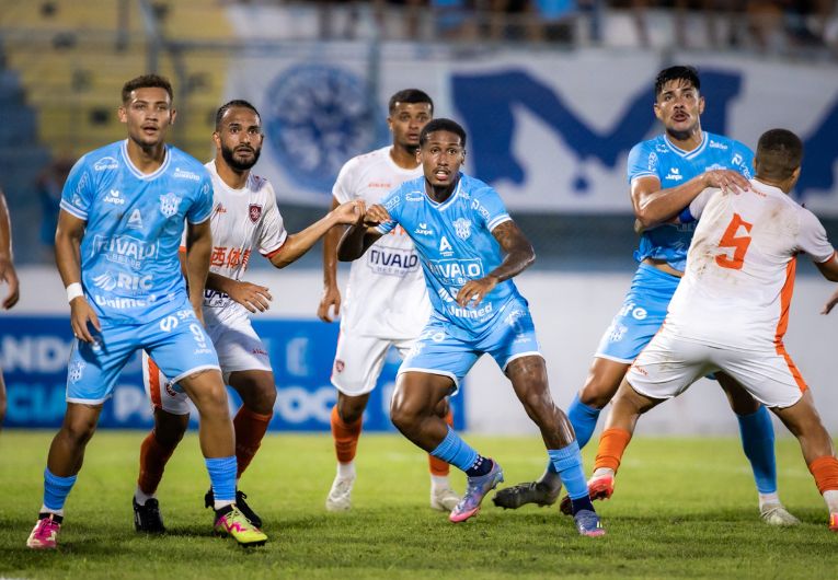 imagem da materia: Marília vence Desportivo Brasil e segue na briga pelo topo
