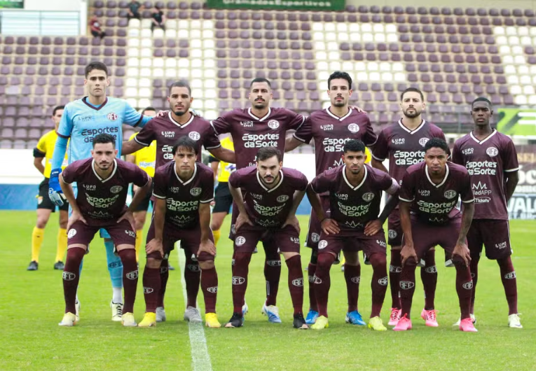 imagem da materia: AFE preserva trio pendurado contra o Linense