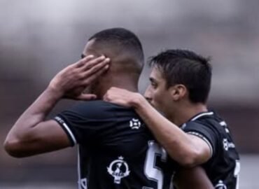 O Rio Branco recebeu na tarde desta quarta-feira, 11, a Itapirense, no Estádio Décio Vitta, em Americana, pela décima terceira rodada do Campeonato Paulista Série A3 de 2026. Em um jogo de seis pontos, o Rio Branco conseguiu buscar a virada após sair perder e venceu por 3 a 2. Os gols da partida foram marcados por Gui Vieira, Édson e Lanzarini, pelo Rio Branco, e por Caveira e Grecco, pela Itapirense.
