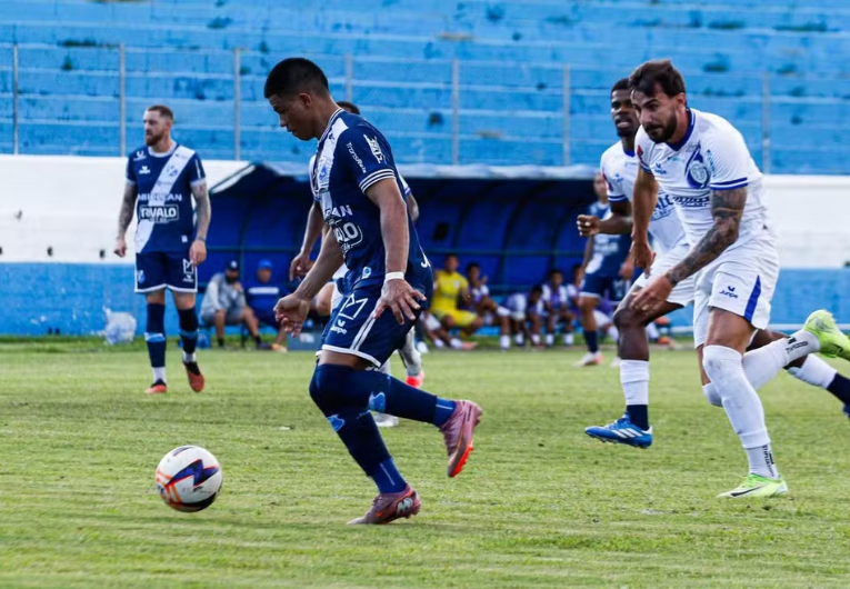 imagem da materia: Taubaté e Monte Azul desafiam o fator casa e escapam da queda na A2