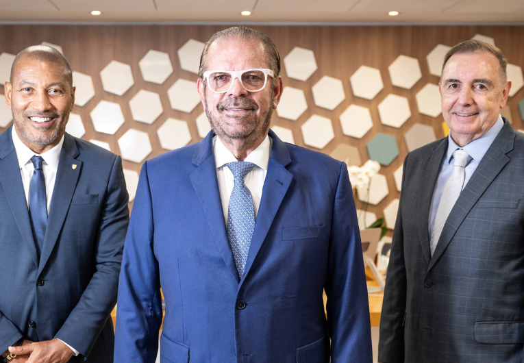 imagem da materia: Reinaldo Carneiro Bastos é reeleito presidente da FPF