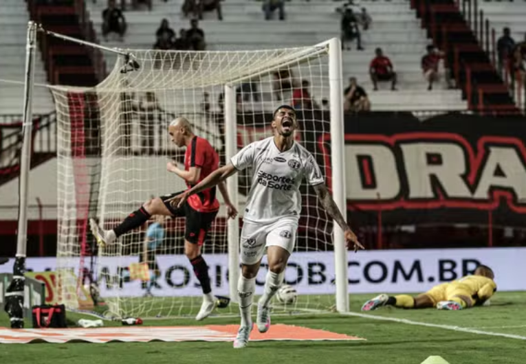 imagem da materia: Edson Lucas renova com a Ferroviária e é emprestado ao Sport