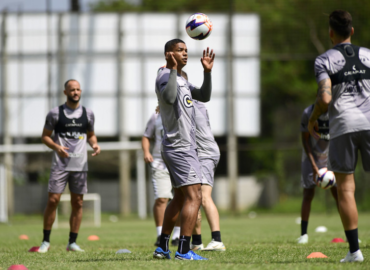 Ponte Preta abre conversas para renovar com David Braz