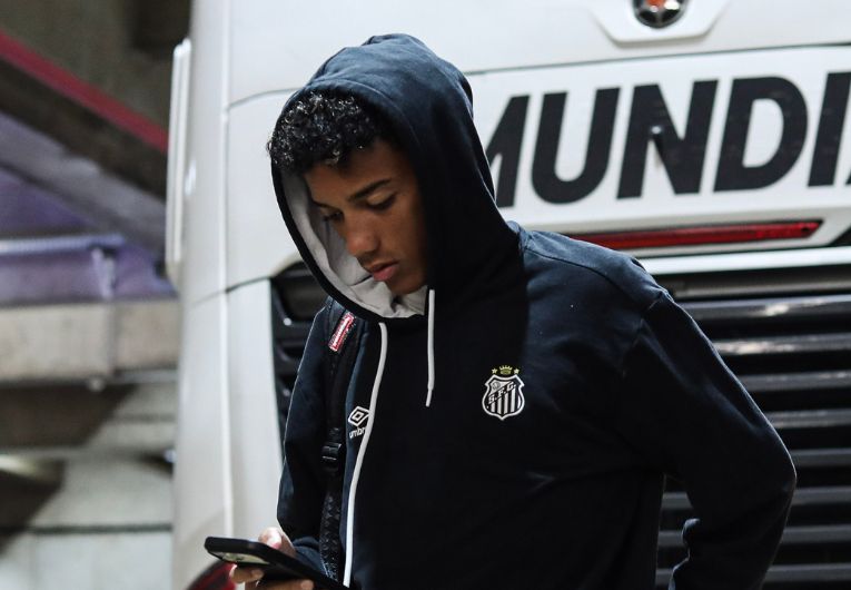 imagem da materia: Santos se aproxima de acordo por renovação com Robinho Jr