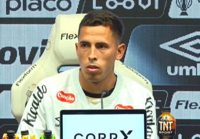 imagem da materia: Christian Oliva é apresentado e celebra chegada