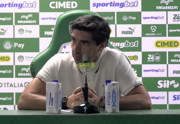 imagem da materia: Abel reclama sobre o pouco tempo de descanso entre os jogos