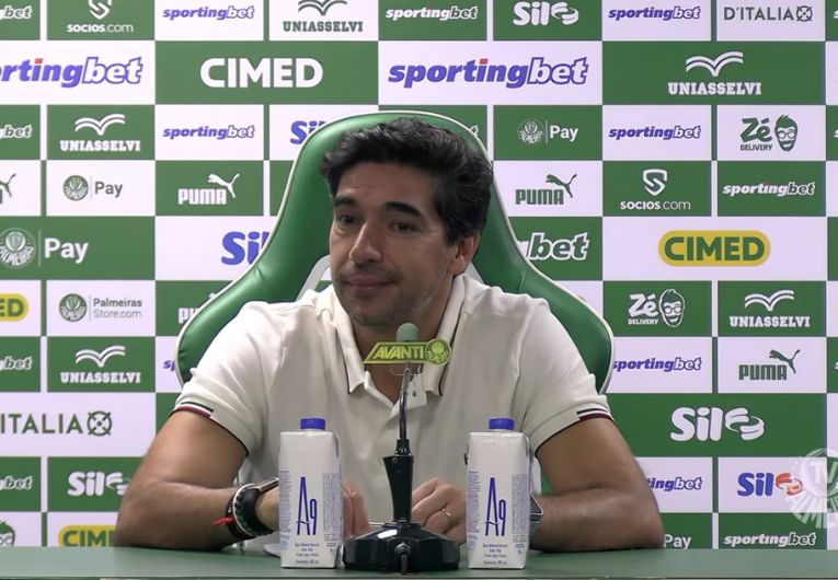 imagem da materia: Abel fala em rodar elenco e elogia Arias no Palmeiras