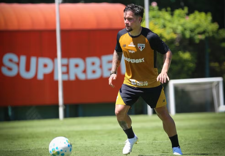 imagem da materia: São Paulo inicia preparação para jogo contra Inter com Artur como novidade