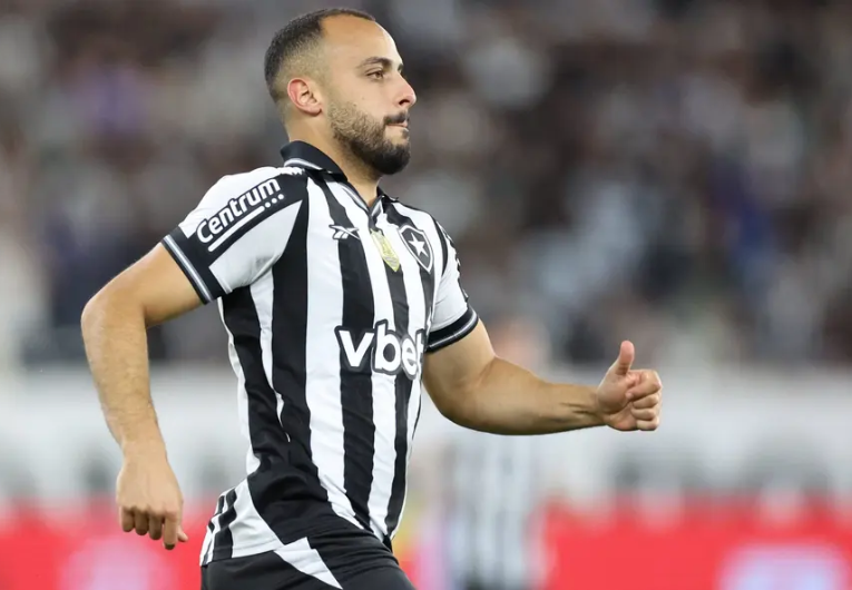 imagem da materia: Impasse financeiro trava chegada de Arthur Cabral ao Corinthians