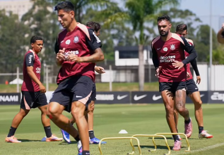 imagem da materia: Corinthians retoma treinos e foca em ajustes ofensivos