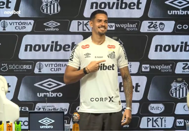 imagem da materia: Lucas Veríssimo é apresentado no Santos: 