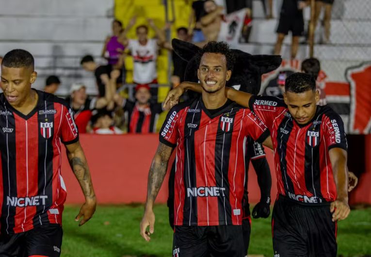 imagem da materia: Botafogo-SP pode perder Morelli para equipe japonesa
