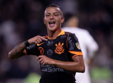 Kayke ganha chance com Diniz, marca e recebe elogios