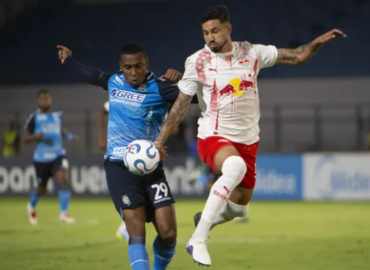 Bragantino marca no final e vence o Blooming pela Sul-Americana